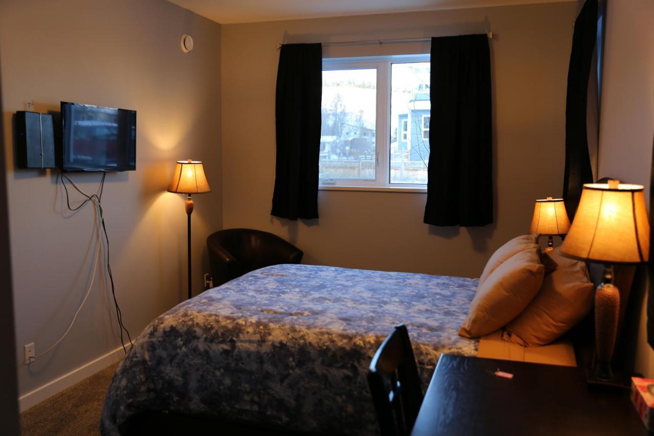 Downtown Whitehorse 4 Bedrooms Deluxe Condo Exterior photo